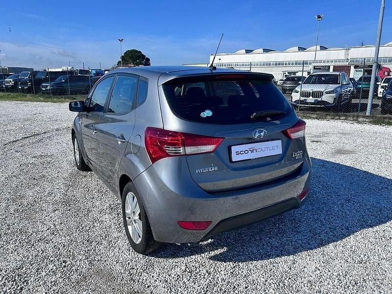 Usata Hyundai ix20 Comfort 90 CV (66 kW) 2015 Grigio Utilitaria