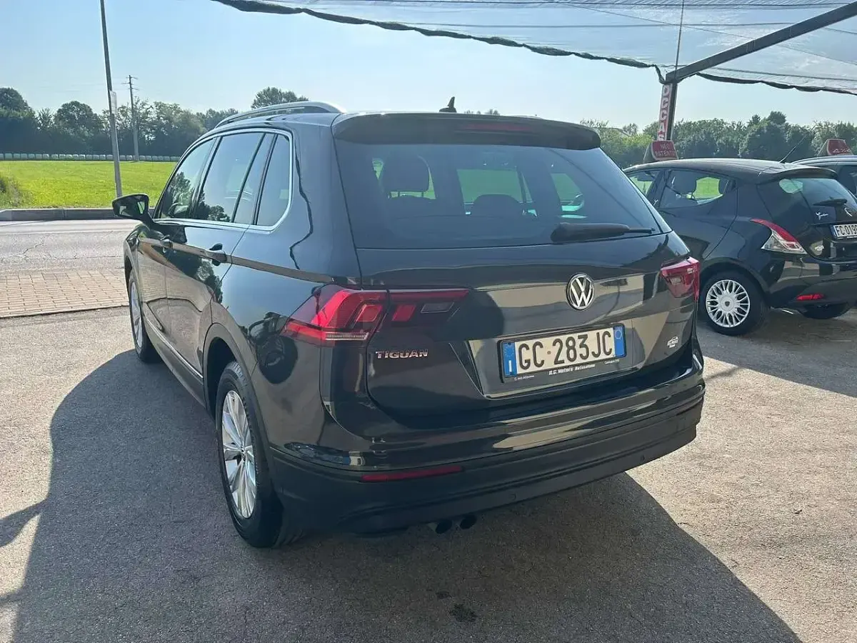 Usata VW Tiguan Business 131 CV (96 kW) 2020 Grigio SUV