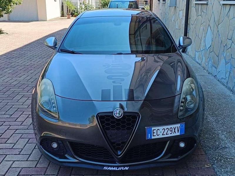 Grigio Usata 2010 Alfa Romeo Giulietta Distinctive Due volumi | 7999 € (Cara) - Immagine 1/4