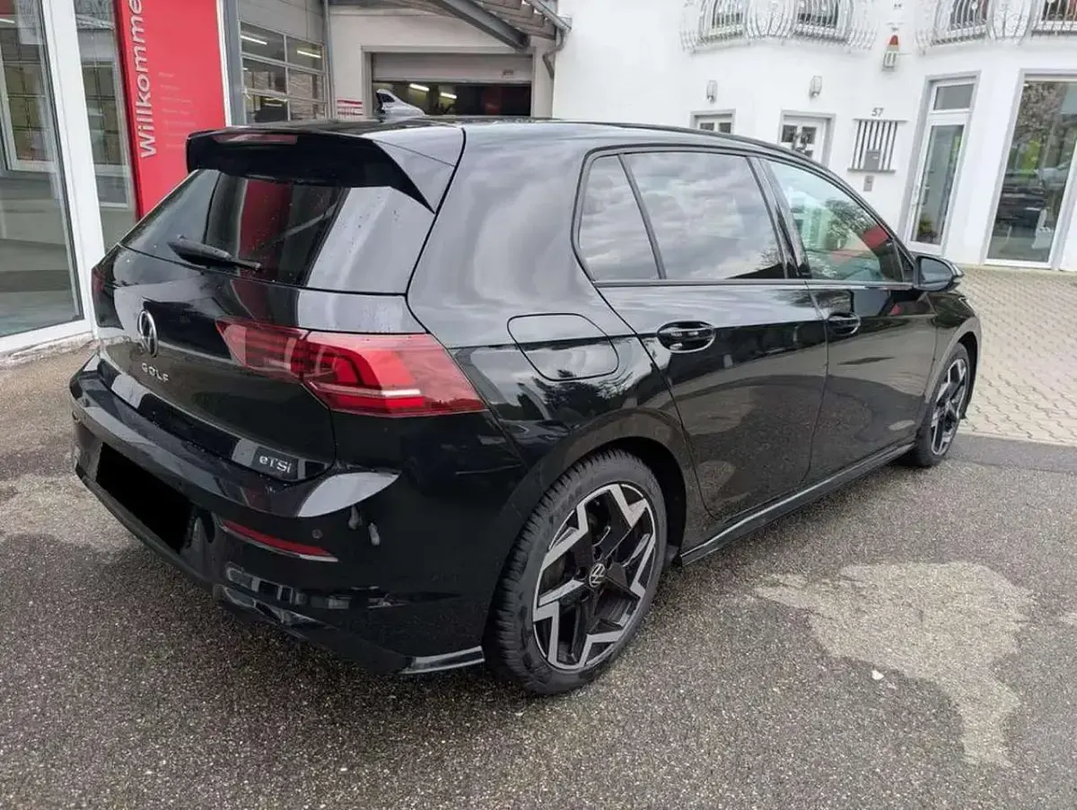 Usata VW Golf VIII R-line 150 CV (110 kW) 2025 Nero Berlina