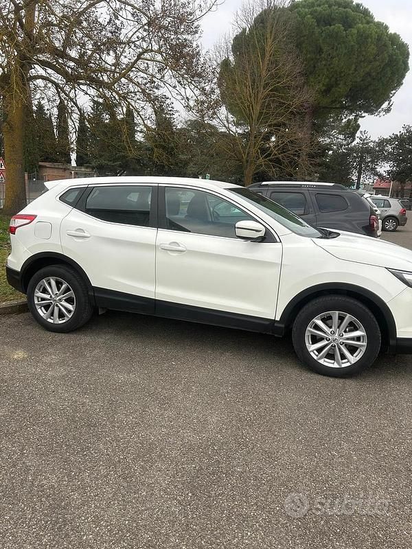 Usata Nissan Qashqai Acenta 115 CV (84 kW) 2015 Bianco SUV