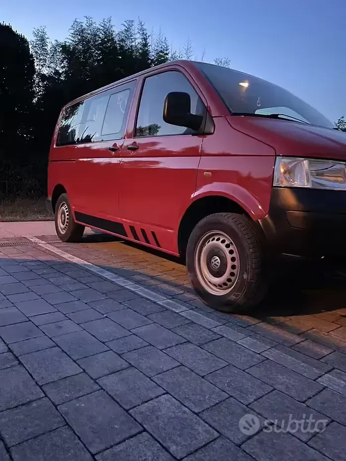 Usata VW Caravelle 2001 Rosso Monovolume