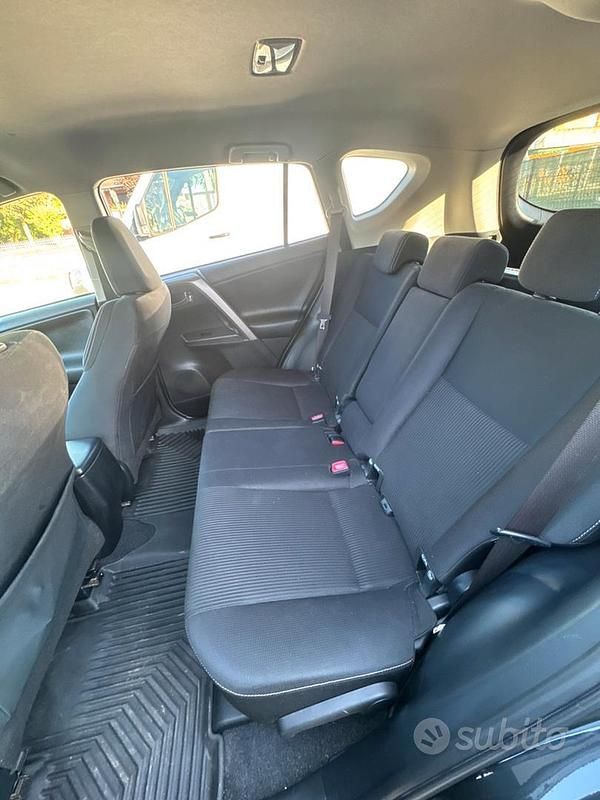 Usata Toyota RAV4 Lounge 128 CV (94 kW) 2014 Nero SUV