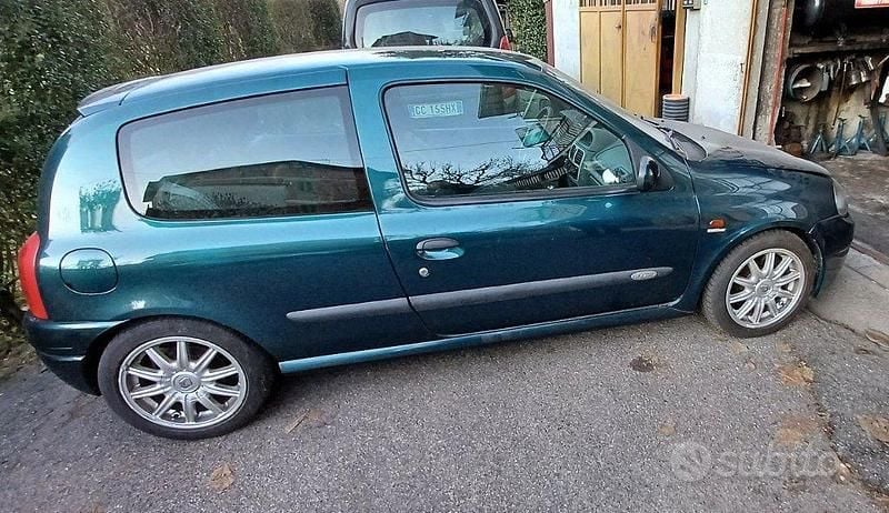 Usata Renault Clio II 168 CV (123 kW) 2002 Verde Utilitaria