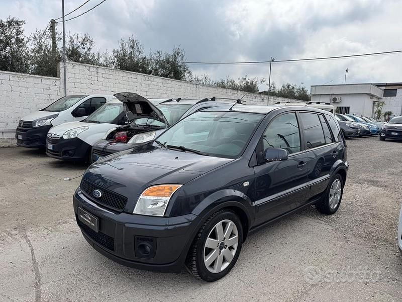 Usata Ford Fusion 70 CV (51 kW) 2007 Grigio Utilitaria