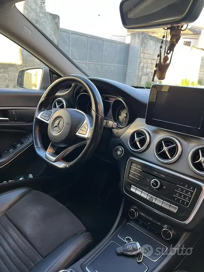 Usata Mercedes CLA200 2019 Grigio Coupé
