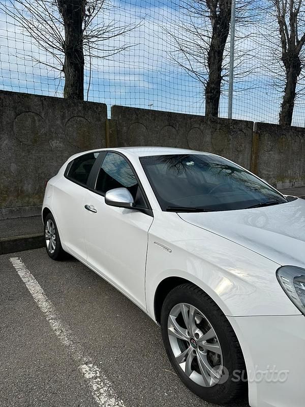 Usata Alfa Romeo Giulietta Super 120 CV (88 kW) 2017 Bianco Utilitaria