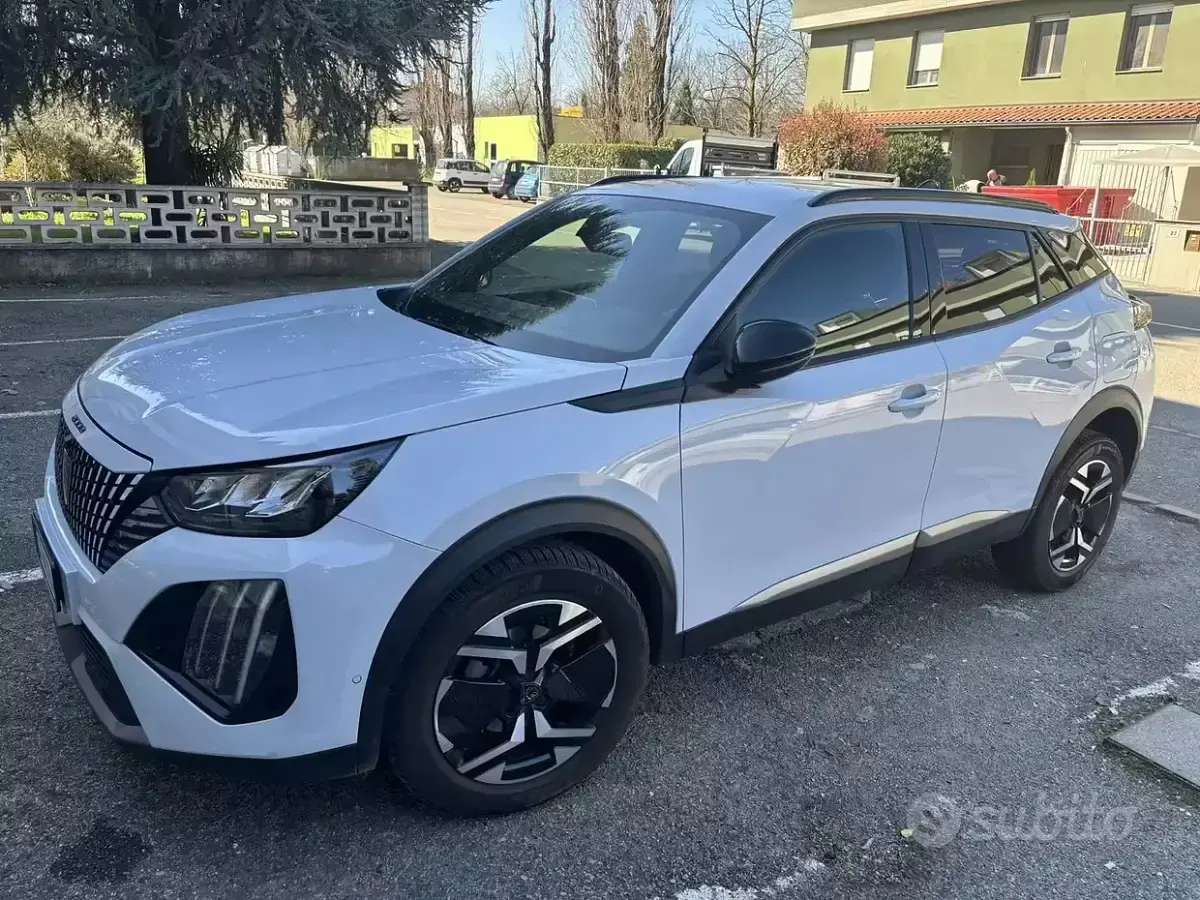 Usata Peugeot 2008 102 CV (75 kW) 2023 SUV