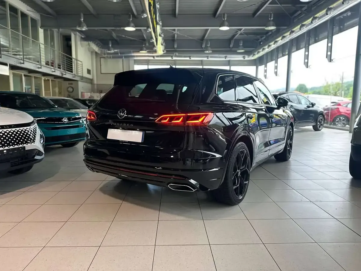 Usata VW Touareg Elegance 231 CV (169 kW) 2021 Nero SUV