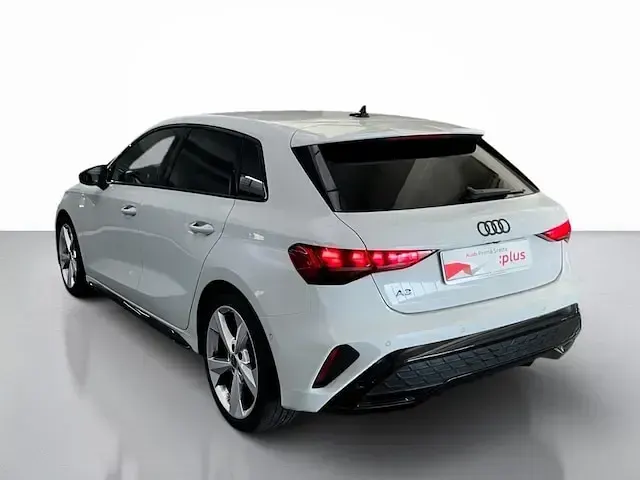 Usata Audi A3 S-Line 150 CV (110 kW) 2025 Bianco ghiacciaio metallizzato Berlina