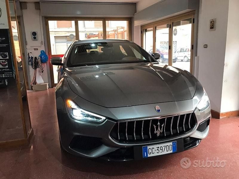 Grigio Usata 2020 Maserati Ghibli Tre volumi | 36.500 € (Buon prezzo) - Immagine 1/4