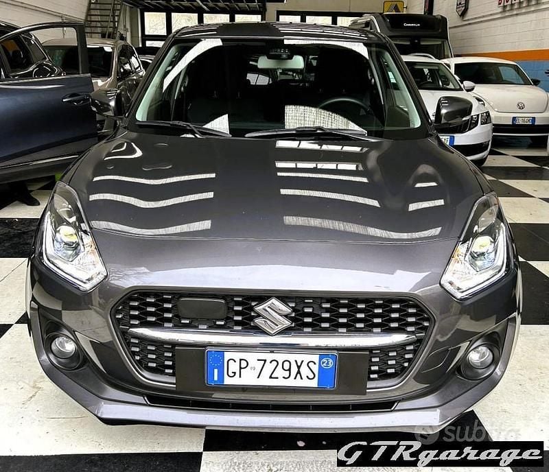 Usata Suzuki Swift 83 CV (61 kW) 2023 Grigio Utilitaria