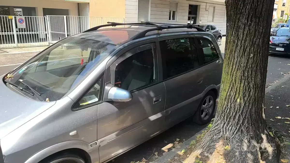 Usata Opel Zafira 101 CV (74 kW) 2005 Grigio Monovolume
