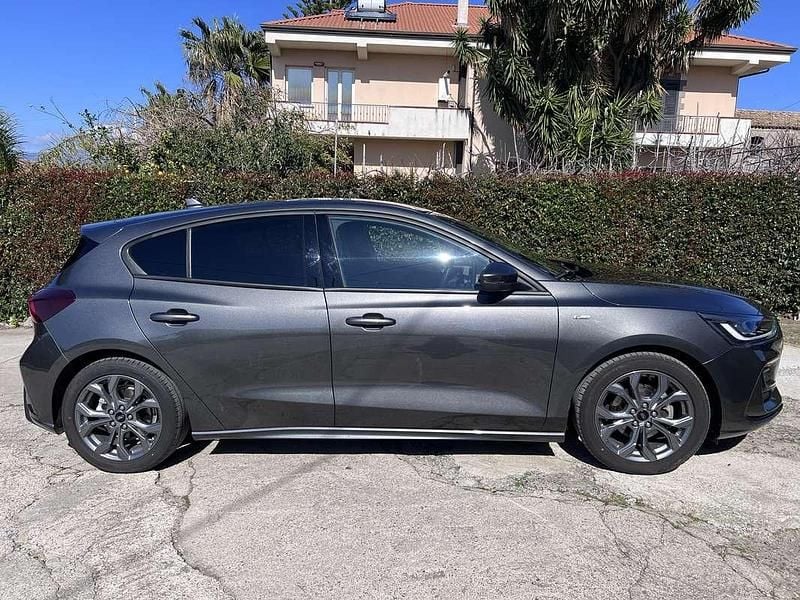 Usata Ford Focus ST-Line 116 CV (85 kW) 2024 Grigio Berlina