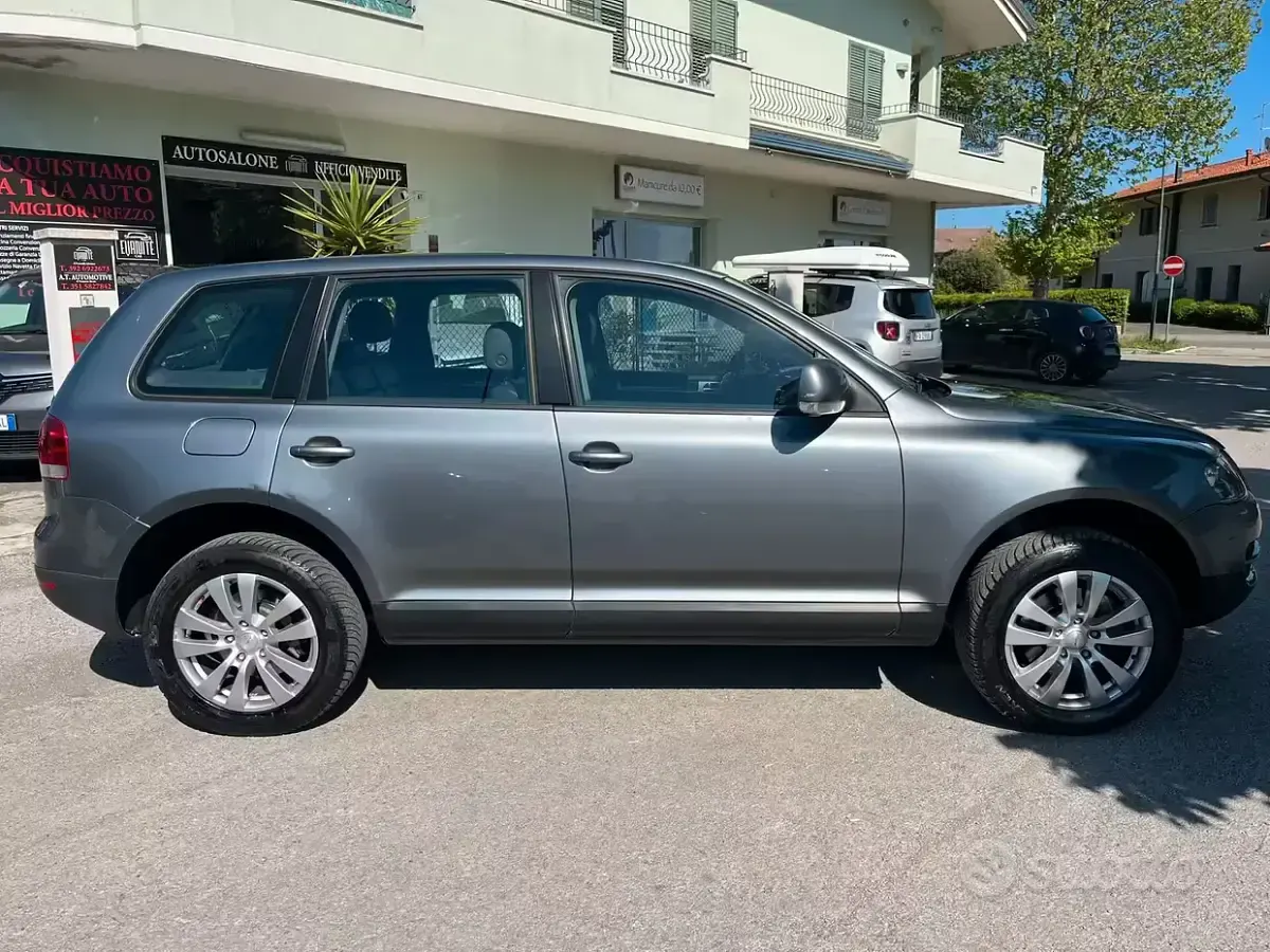 Usata VW Touareg 224 CV (164 kW) 2006 Grigio SUV