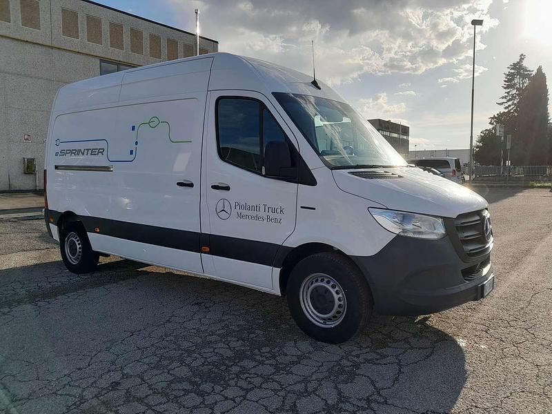 Usata Mercedes E-Sprinter 85 kW (116 CV) 2022 Bianco Furgone