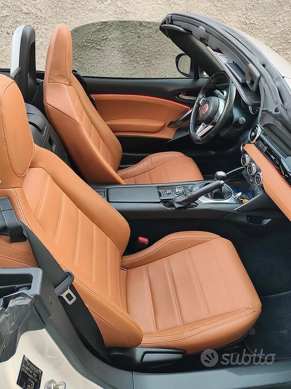 Usata Fiat 124 Spider Lusso 140 CV (102 kW) 2017 Bianco Cabrio