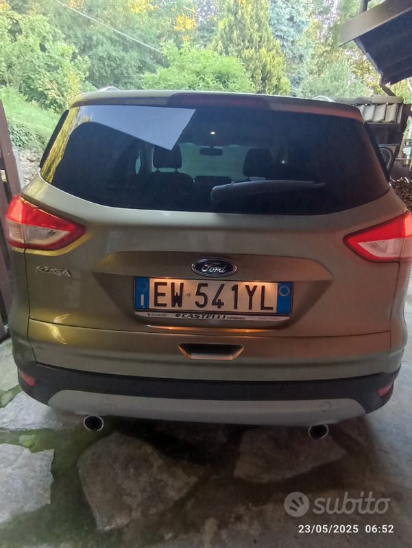 Usata Ford Kuga 140 CV (102 kW) 2014 Verde SUV