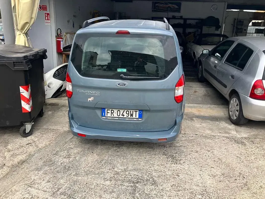 Begagnad Ford Tourneo 101 HK (74 kW) 2018 Blå Van