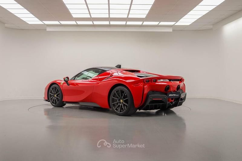 Usata Ferrari SF90 780 CV (573 kW) 2022 Rosso Coupé