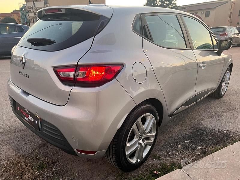 Second-hand Renault Clio IV Intens 90 CP (66 kW) 2018 Gri Berlinǎ
