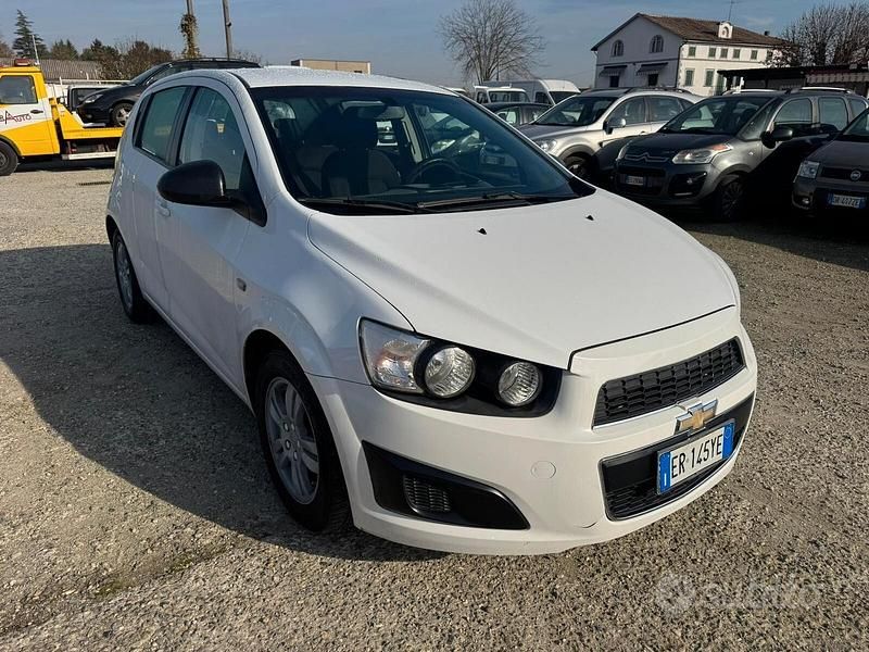 Usata Chevrolet Aveo LT 75 CV (55 kW) 2013 Bianco Berlina