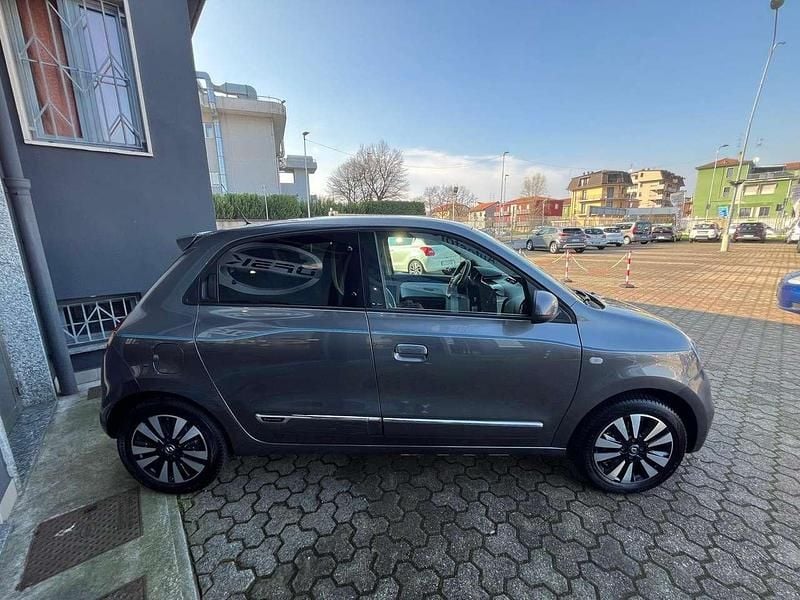 Usata Renault Twingo 30 kW (42 CV) 2021 Grigio scuro metalizzato Utilitaria