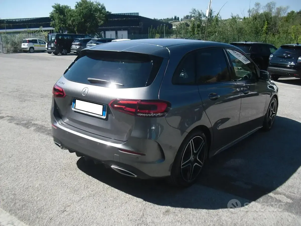 Usata Mercedes B180 Premium 116 CV (85 kW) 2021 Grigio Utilitaria