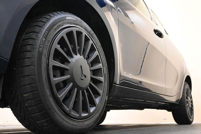 Usata Lancia Ypsilon 69 CV (50 kW) 2018 Nero Utilitaria