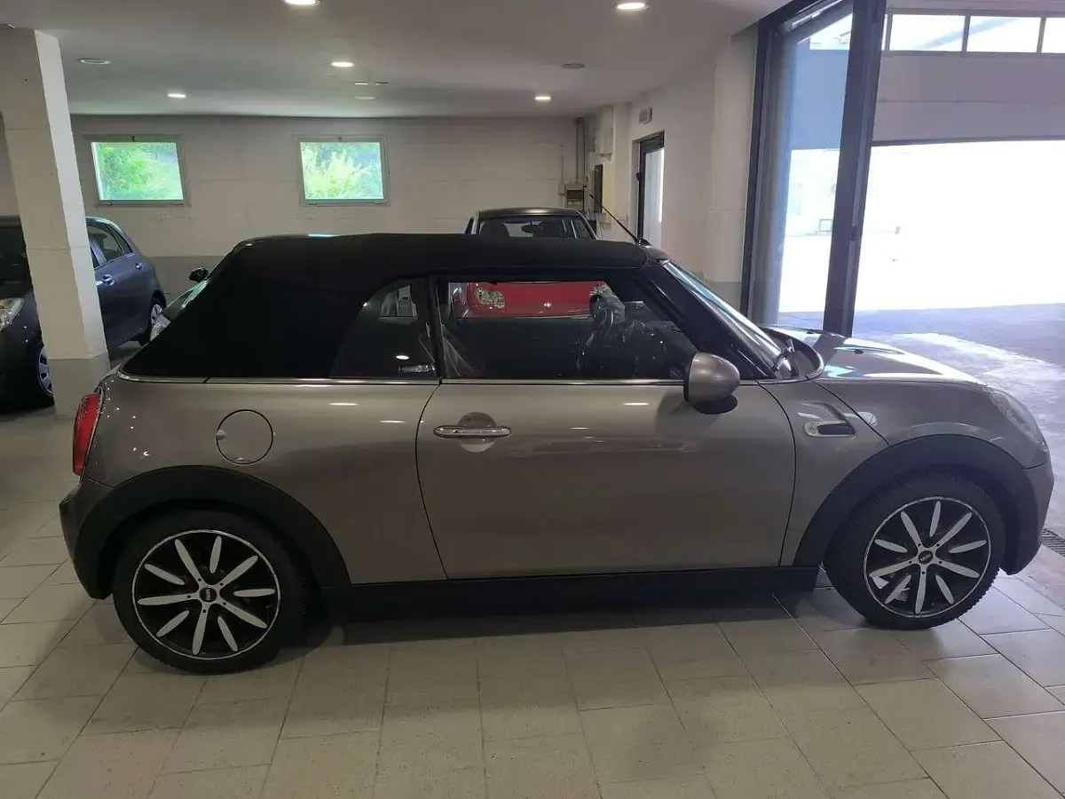 Usata Mini Cooper D Cabriolet Hype 116 CV (85 kW) 2016 Grigio quarzo meatallizzato Cabrio