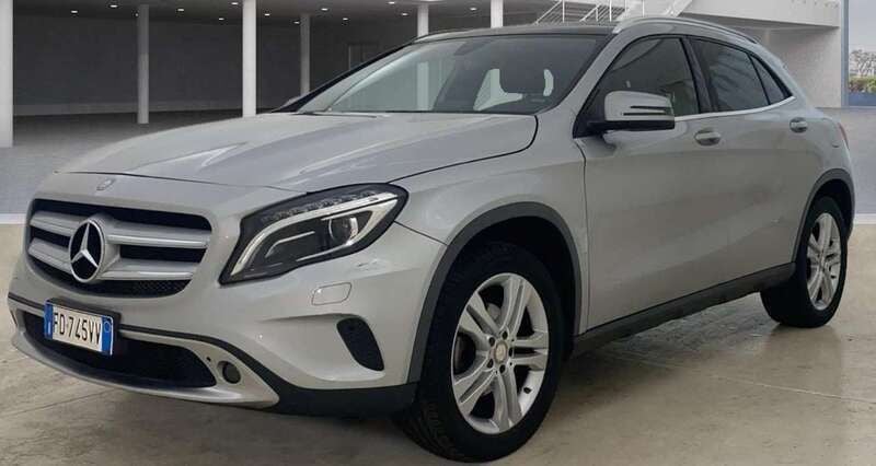 Usata Mercedes GLA200 Premium 156 CV (114 kW) 2016 Argento SUV