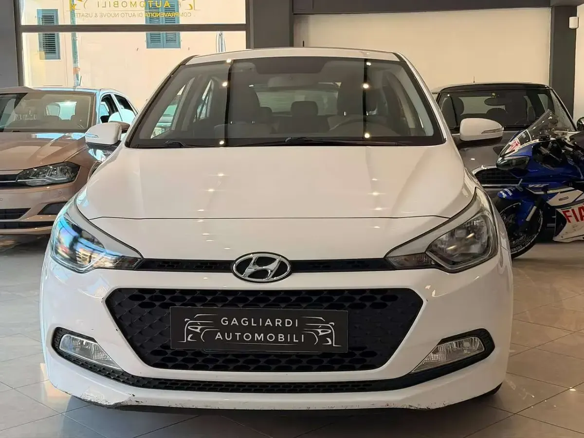 Usata Hyundai i20 Style 84 CV (61 kW) 2016 Bianco Utilitaria
