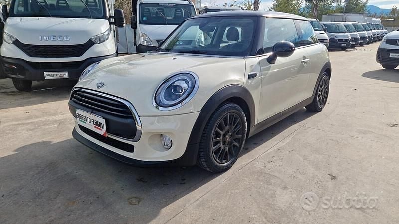 Usata Mini ONE 75 CV (55 kW) 2019 Beige Utilitaria