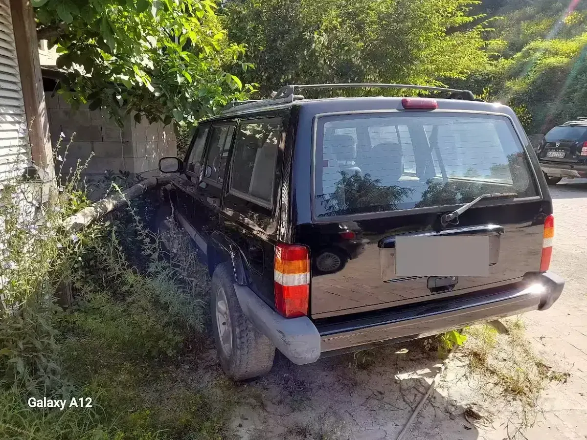 Usata Jeep Cherokee 116 CV (85 kW) 1999 Nero SUV