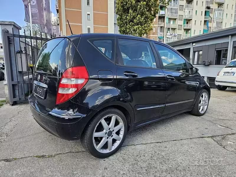 Usata Mercedes A180 Elegance 109 CV (80 kW) 2008 Nero Monovolume