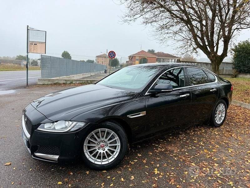 Usata Jaguar XF 180 CV (132 kW) 2018 Nero Berlina