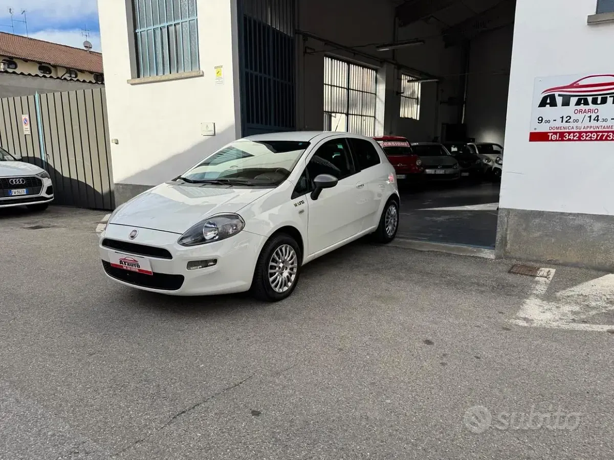 Usata Fiat Punto Young 75 CV (55 kW) 2014 Bianco Utilitaria