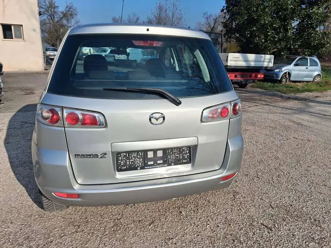 Usata Mazda 2 80 CV (58 kW) 2006 Argento Utilitaria