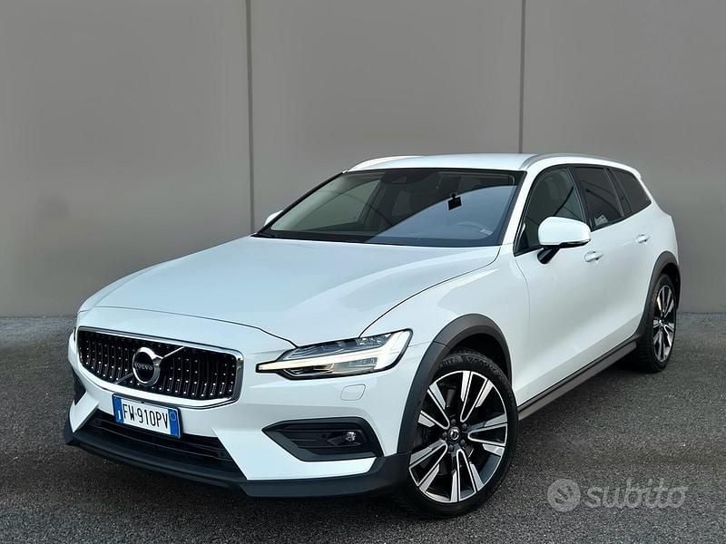 Bianco Usata 2019 Volvo V60 CC Pro Station wagon | 24.500 € (Buon prezzo) - Immagine 1/4