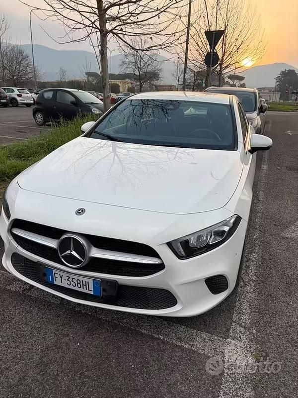 Usata Mercedes A180 Business 116 CV (85 kW) 2019 Bianco Berlina