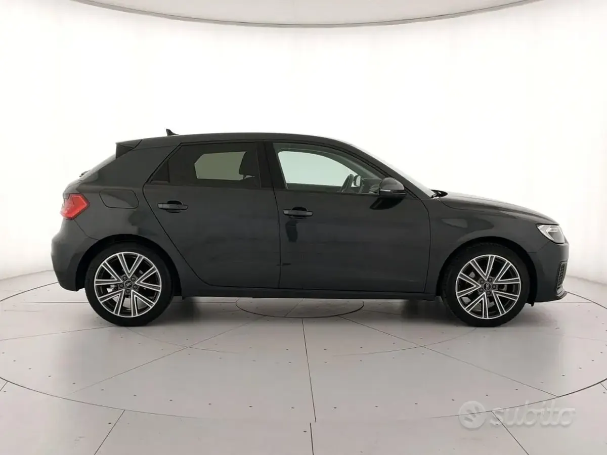 Usata Audi A1 Sportback Advanced Plus 110 CV (80 kW) 2024 Grigio manhattan metallizzato Utilitaria