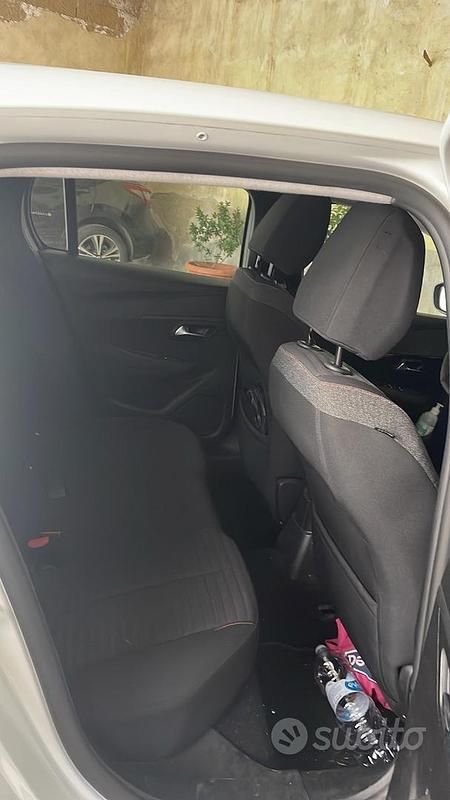 Usata Peugeot 208 102 CV (75 kW) 2020 Utilitaria