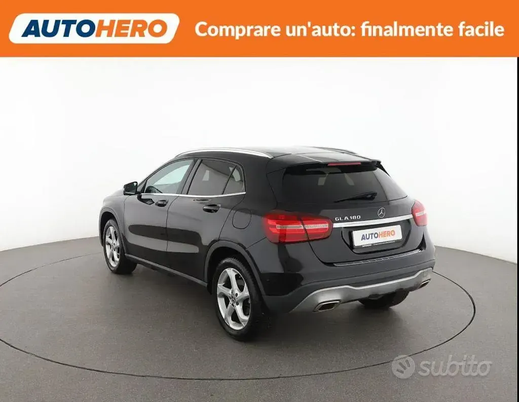 Usata Mercedes GLA180 122 CV (89 kW) 2018 Nero SUV