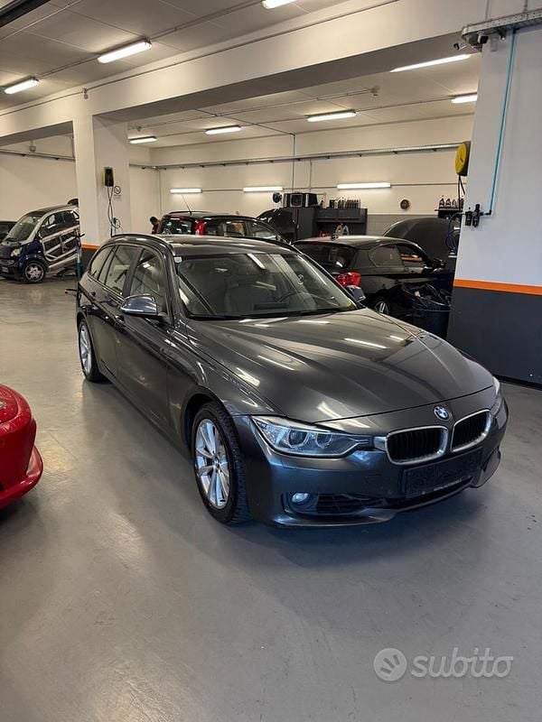 Begagnad BMW 335 Efficient Dynamics 600 HK (441 kW) 2014 Grå Kombi