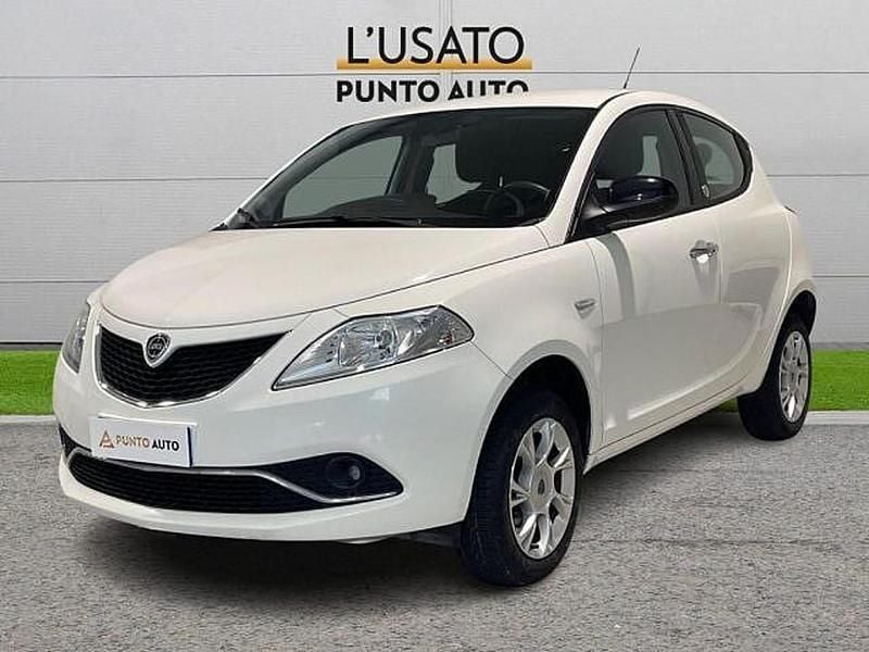 Usata Lancia Ypsilon Gold 85 CV (62 kW) 2016 Bianco Utilitaria