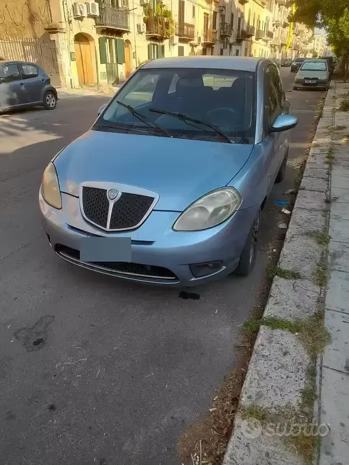 Usata Lancia Ypsilon 90 CV (66 kW) 2009 Bluazzurro Utilitaria