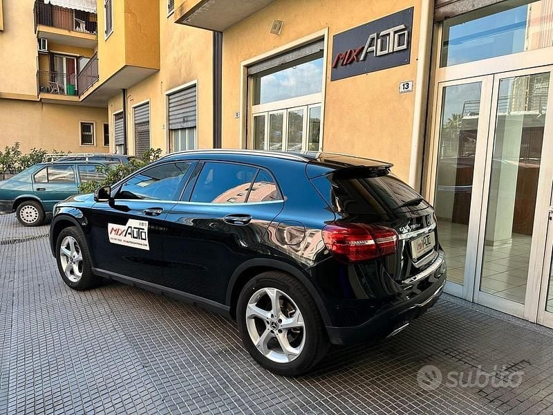 Usata Mercedes GLA180 135 CV (99 kW) 2019 Nero SUV
