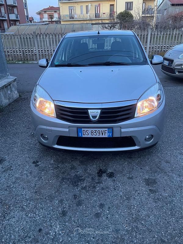 Usata Dacia Sandero 75 CV (55 kW) 2008 Utilitaria