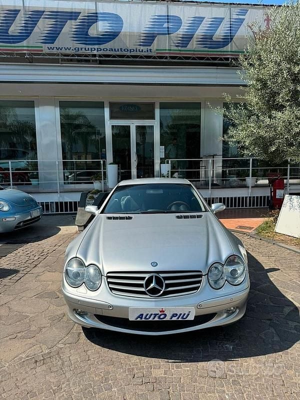 Usata Mercedes SL500 305 CV (224 kW) 2004 Grigio Cabrio
