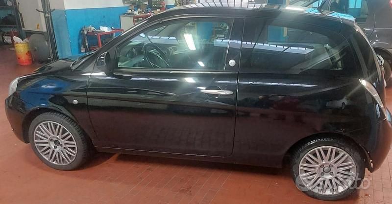 Usata Lancia Ypsilon 77 CV (56 kW) 2010 Nero Utilitaria